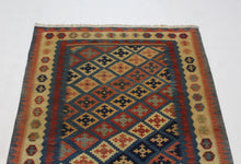Load image into Gallery viewer, Handmade Antique, Vintage oriental Persian Shiraz Gilm - 135 X 98 cm
