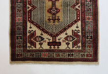 Load image into Gallery viewer, Handmade Antique, Vintage oriental Persian Sarab rug - 170 X 100 cm
