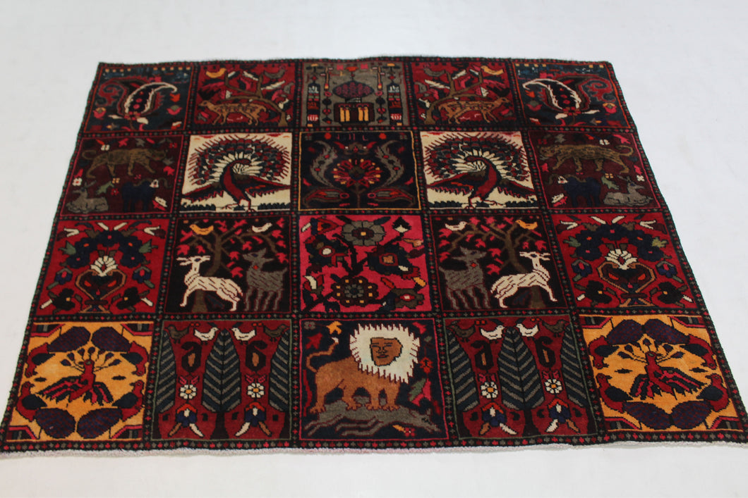 Handmade Antique, Vintage oriental Persian Bakhtiar rug - 126 X 150 cm