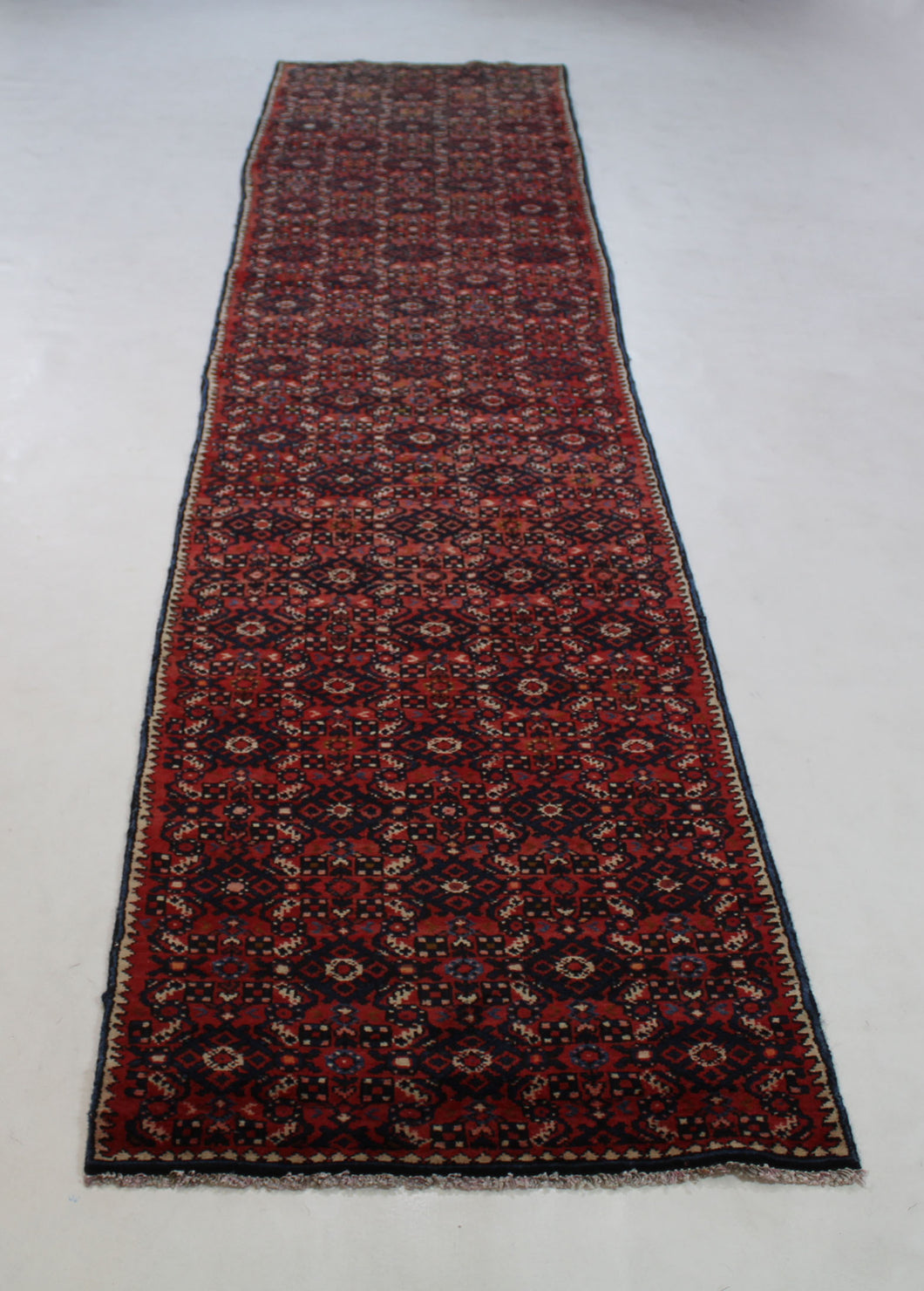 Handmade Antique, Vintage oriental Persian Hosinabad rug - 375 X 80 cm