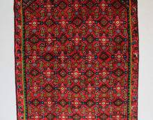 Load image into Gallery viewer, Handmade Antique, Vintage oriental Persian \Hosinabad rug - 148 X 93 cm
